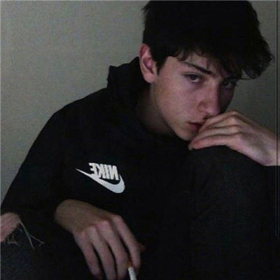 有关平安夜男生头像图片