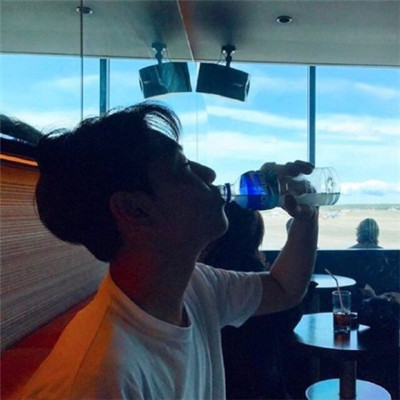 有关平安夜男生头像图片
