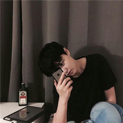 一个人的头像特别清纯的头像男生头像图片