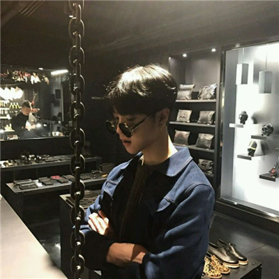 一个人的头像特别清纯的头像男生头像图片