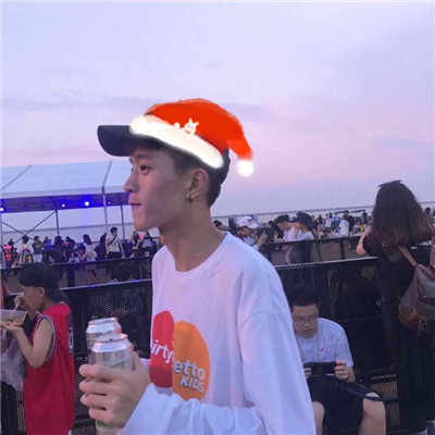 微信头像加圣诞帽男生看了你的微信头像放弃加你图片