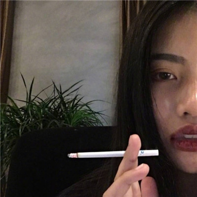 女生戴帽子的头像可爱图片