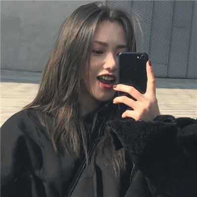 女生戴帽子的头像可爱图片