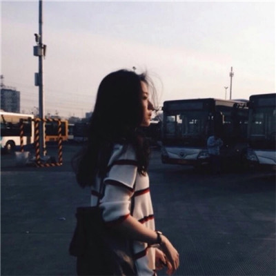 简单大气女生头像女生图片