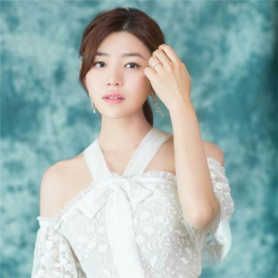 黑白手绘动漫女生头像图片