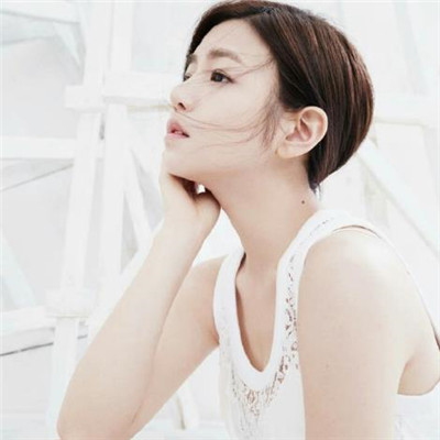 黑白手绘动漫女生头像图片