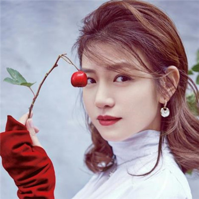 黑白手绘动漫女生头像图片