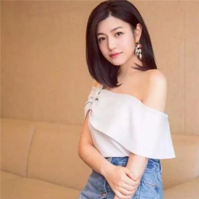 黑白手绘动漫女生头像图片