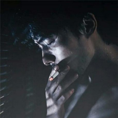 2018最流行的抖音头像白色西装头像男生半身图片