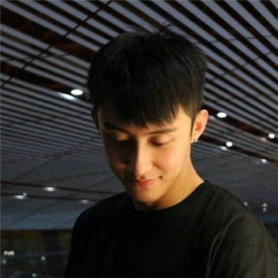 2018最流行的抖音头像白色西装头像男生半身图片