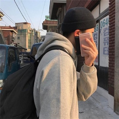 2018最流行的抖音头像白色西装头像男生半身图片