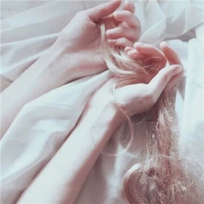 qq动漫女生半身头像图片
