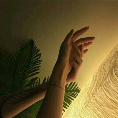 qq动漫女生半身头像图片