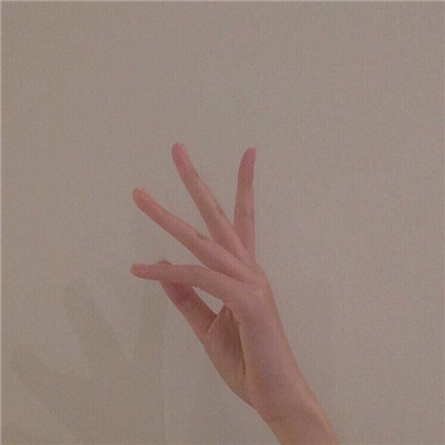 qq动漫女生半身头像图片