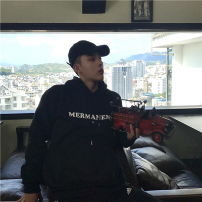 最新头戴帽子的帅气男生戴面罩头像图片