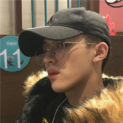 最新头戴帽子的帅气男生戴面罩头像图片