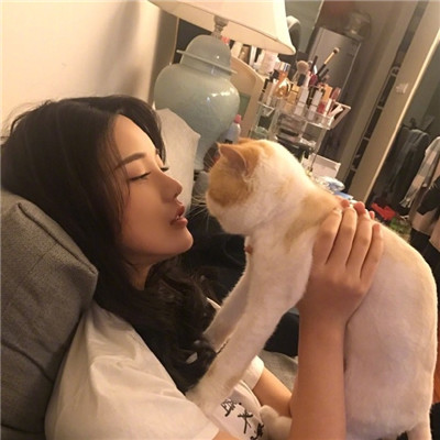 qq头像女生带复古眼镜图片