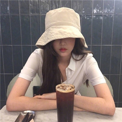 qq头像女生带复古眼镜图片