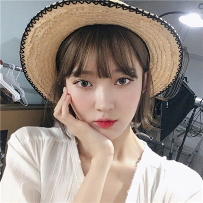 qq头像女生带复古眼镜图片