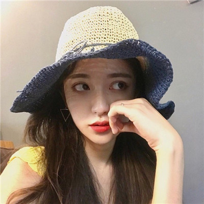 戴着耳机伤感女生头像图片