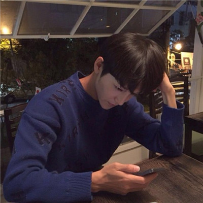 男生总是频繁换头像图片