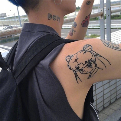 男生总是频繁换头像图片