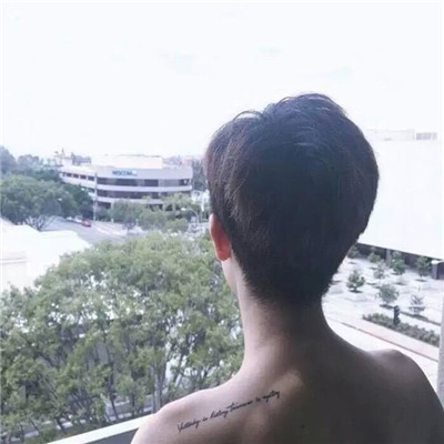 男生总是频繁换头像图片
