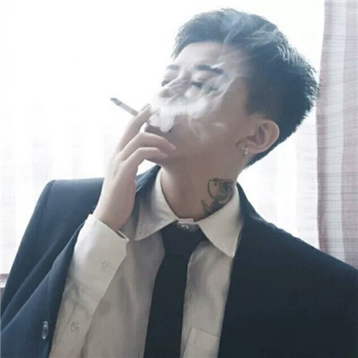男生总是频繁换头像图片