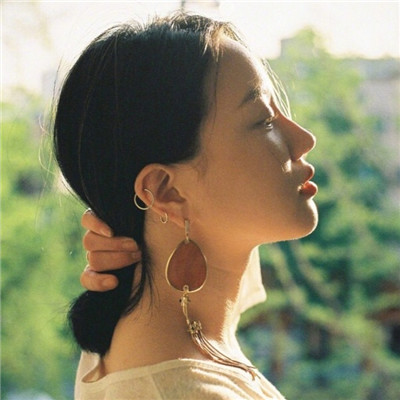 三张一个人的女生头像图片