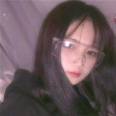 女生坐在地上头像大全图片