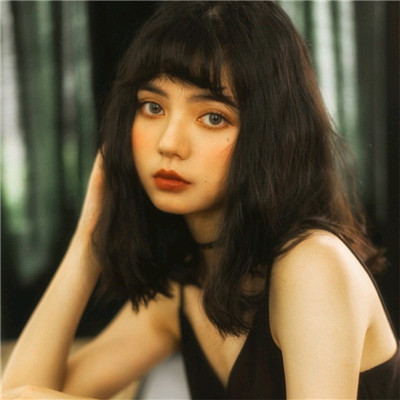 女生坐在地上头像大全图片