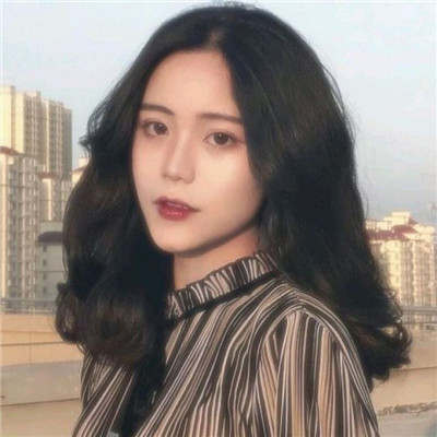 女生坐在地上头像大全图片