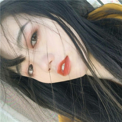 女生坐在地上头像大全图片