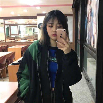 女生动漫黑白背影头像图片