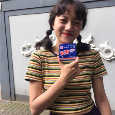 女生动漫黑白背影头像图片