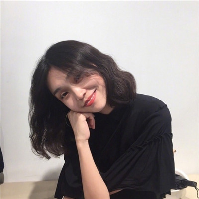 女生动漫黑白背影头像图片