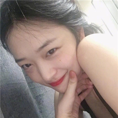 女生动漫黑白背影头像图片