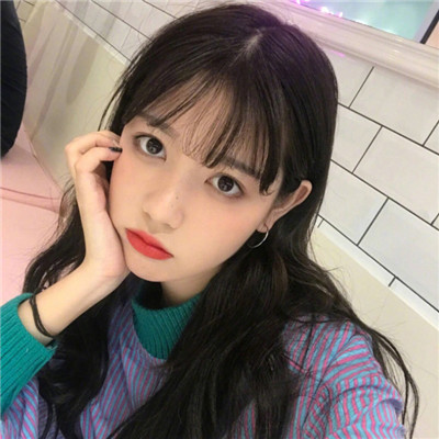 女生动漫黑白背影头像图片