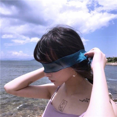 女生动漫黑白背影头像图片