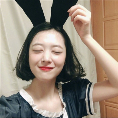女生动漫黑白背影头像