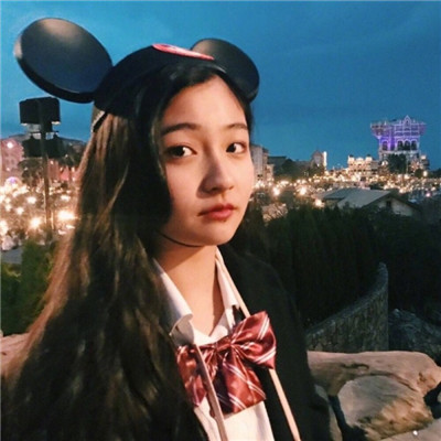 女生动漫黑白背影头像图片