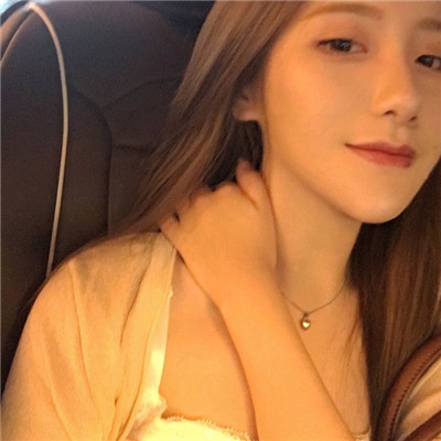 qq头像外国小女生萌图片