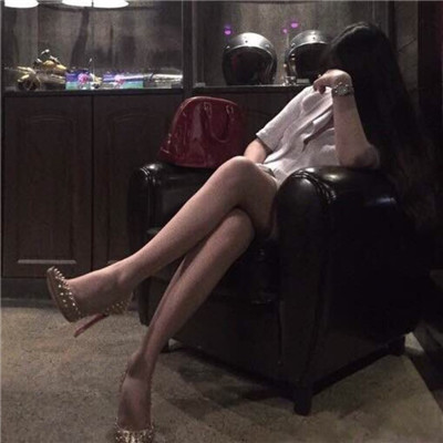 qq头像外国小女生萌图片