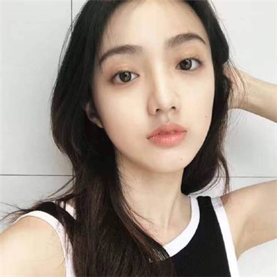戴耳麦的女生动漫头像图片