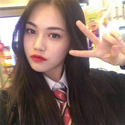 戴耳麦的女生动漫头像图片