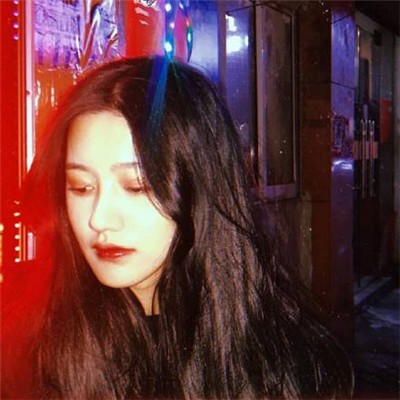 戴耳麦的女生动漫头像图片