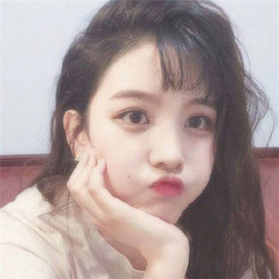 戴耳麦的女生动漫头像图片