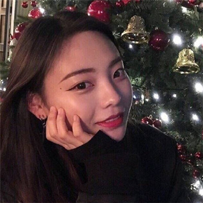 戴耳麦的女生动漫头像图片