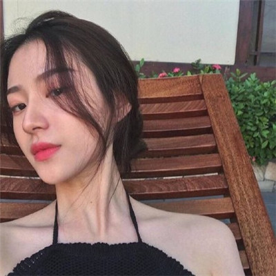戴耳麦的女生动漫头像图片