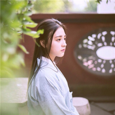 黑白伤感女生动漫头像图片